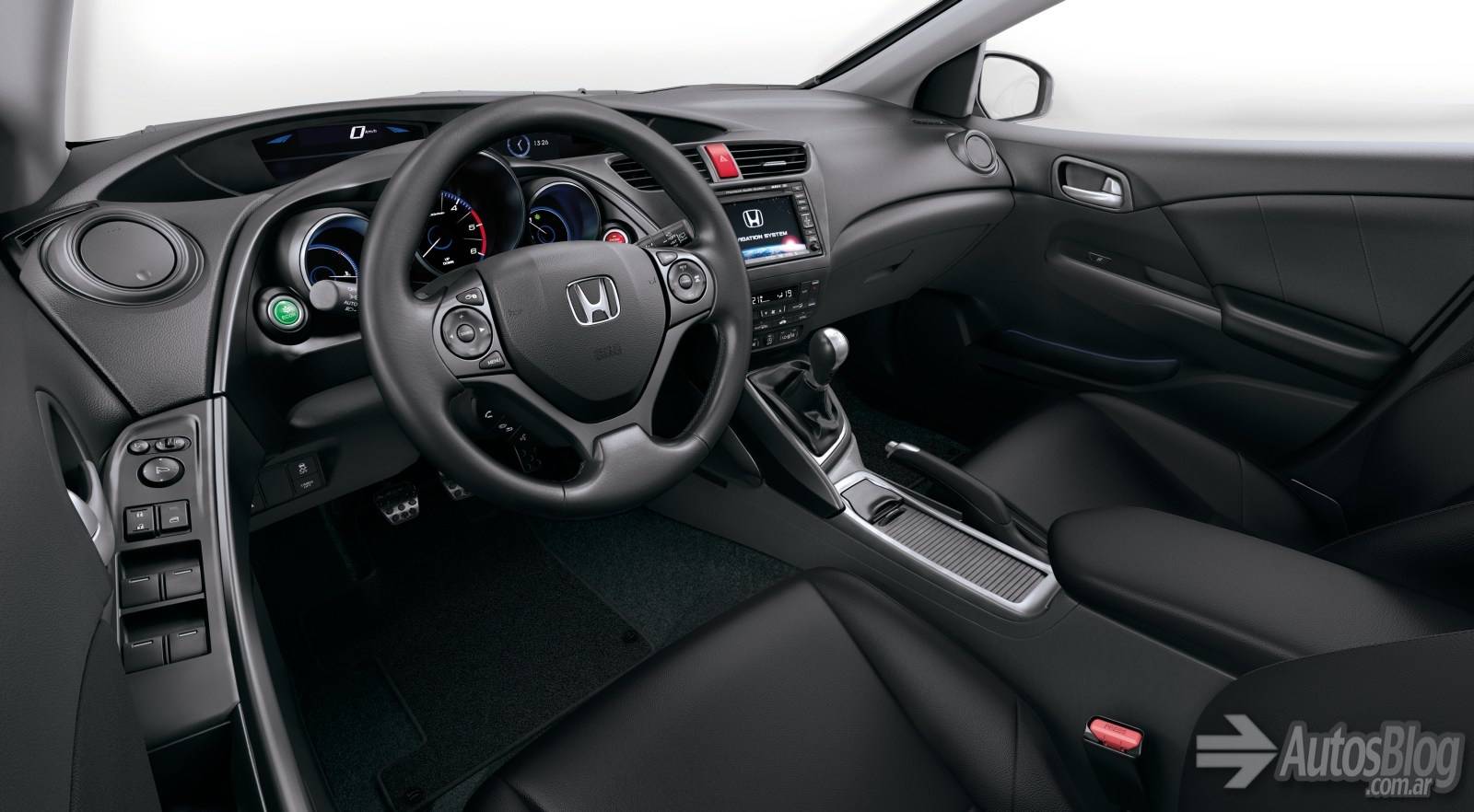 Honda_Civic_Hatchback_2012_Europeo-48