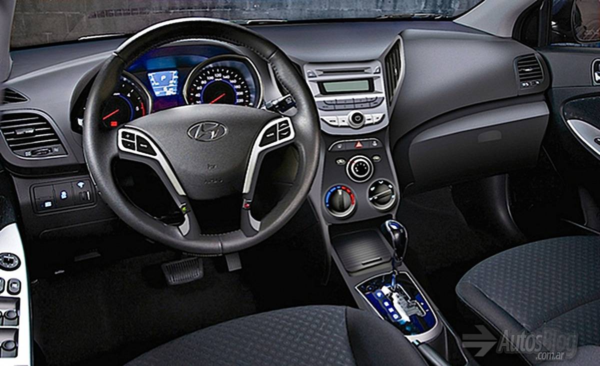 hyundai-i15-hatchback-full-03-interior