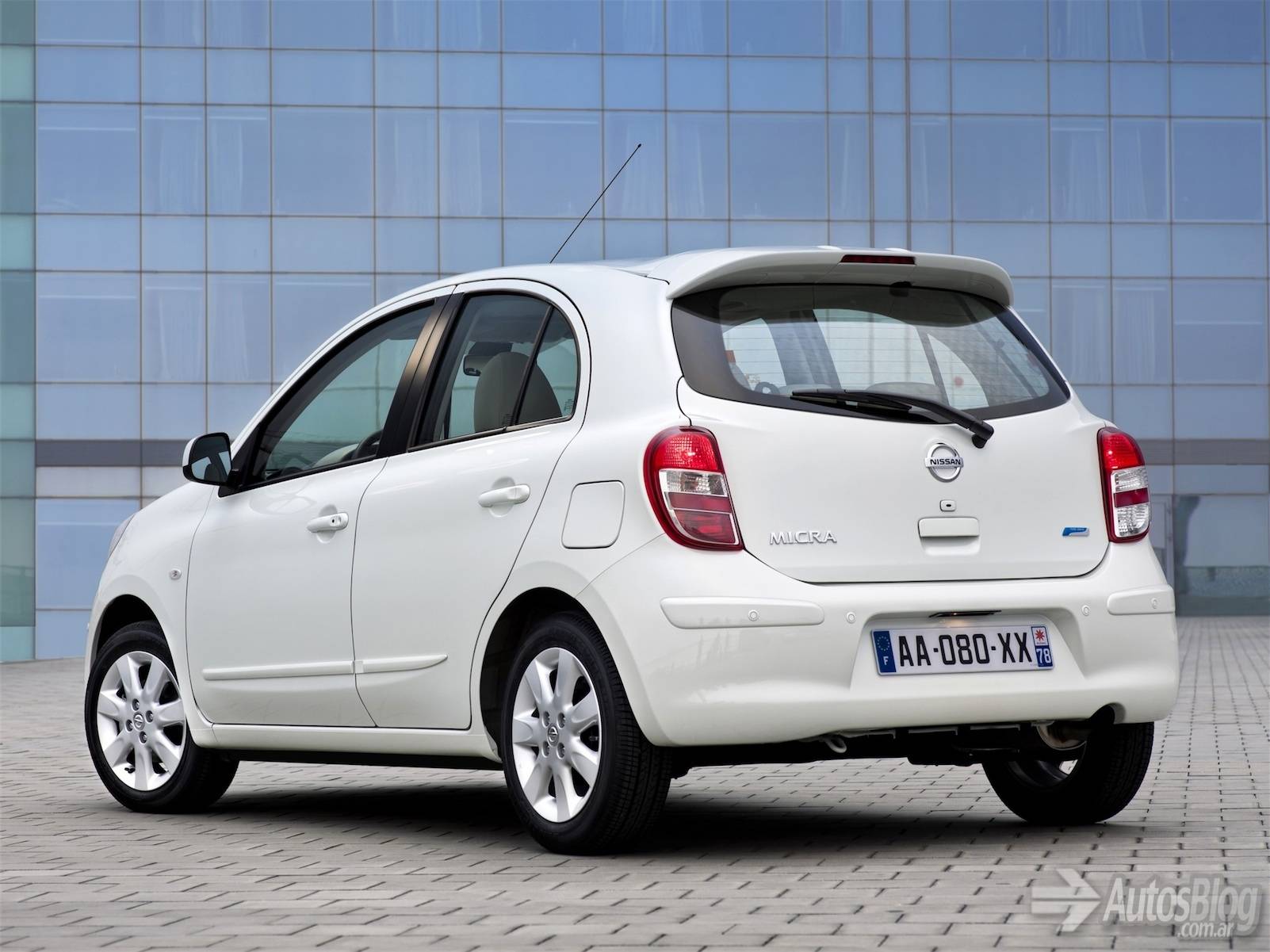 Nissan_March_Micra-22
