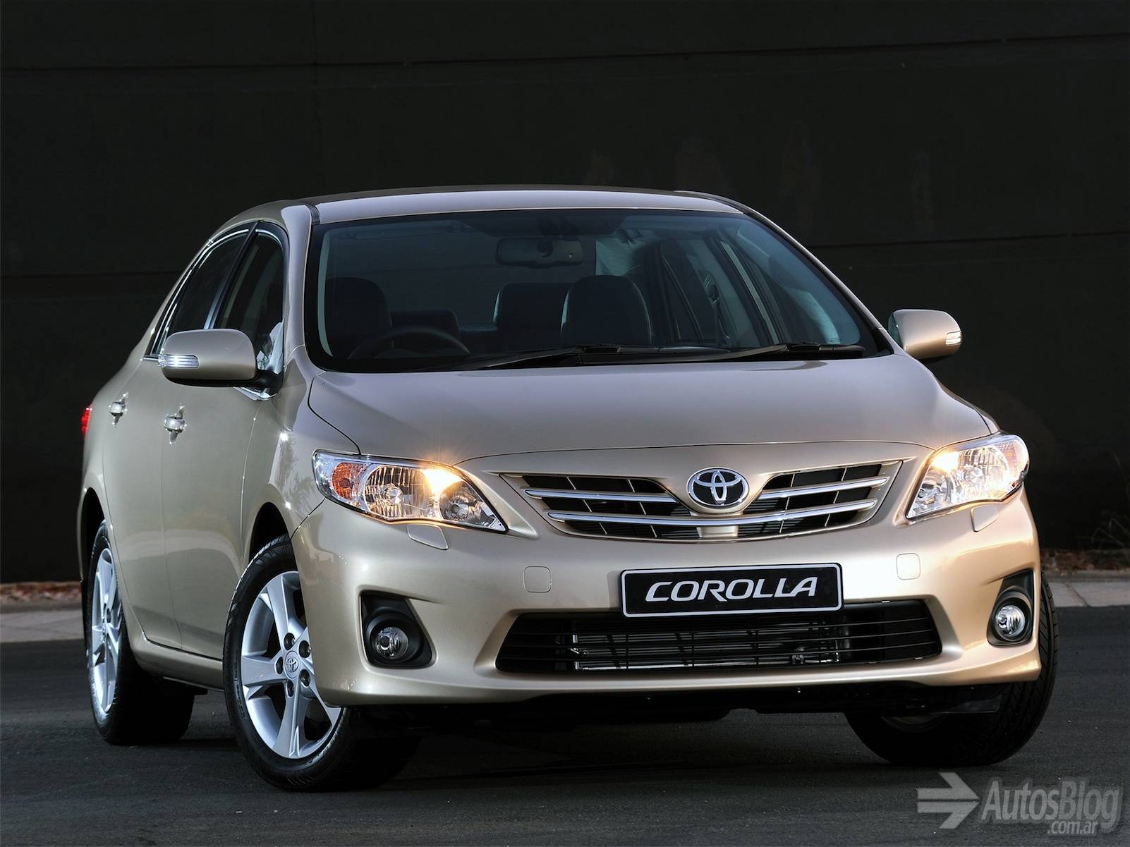 Toyota_Corolla_2012-24