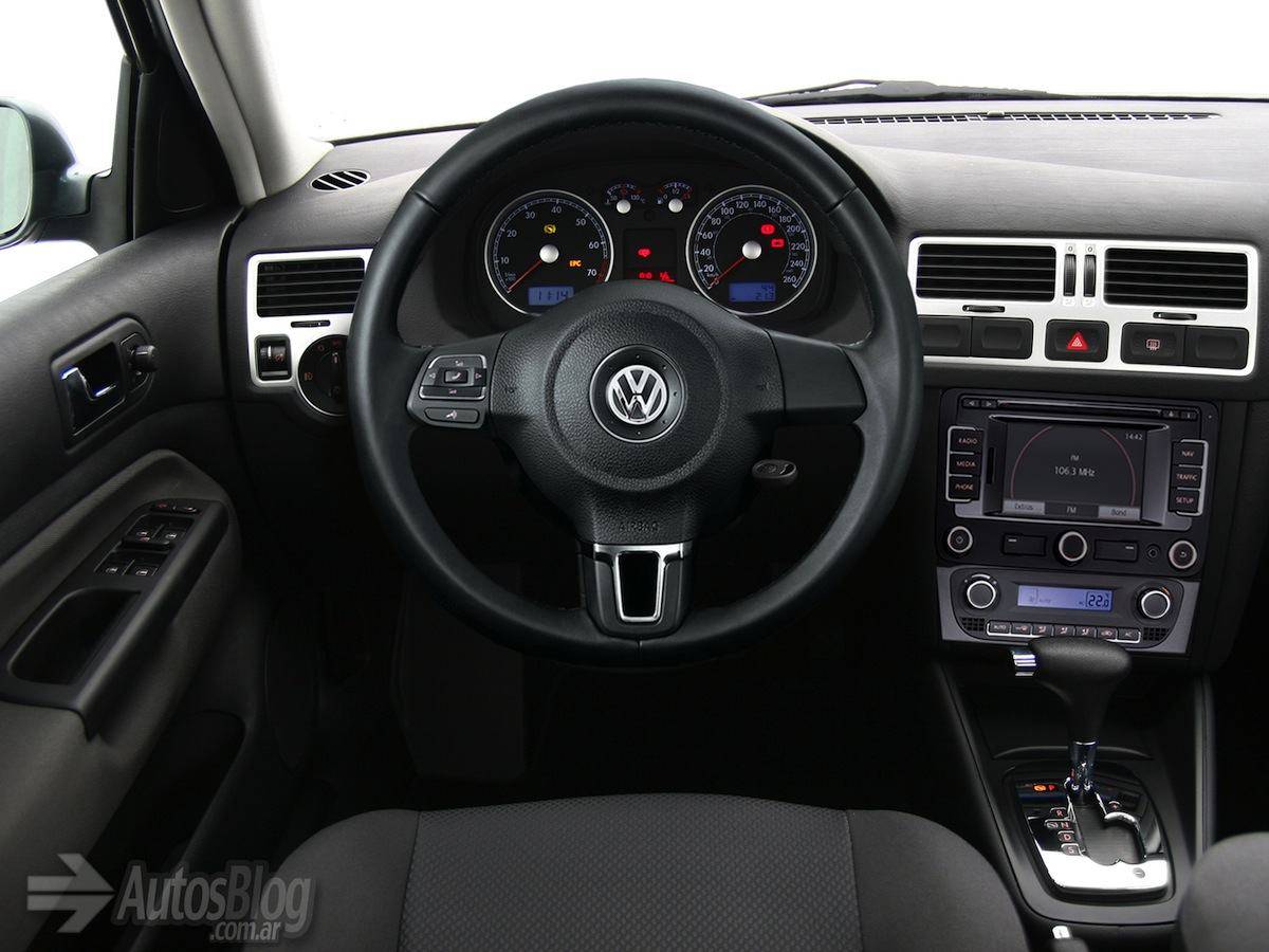 Volkswagen_Bora_2013_restyling_interior