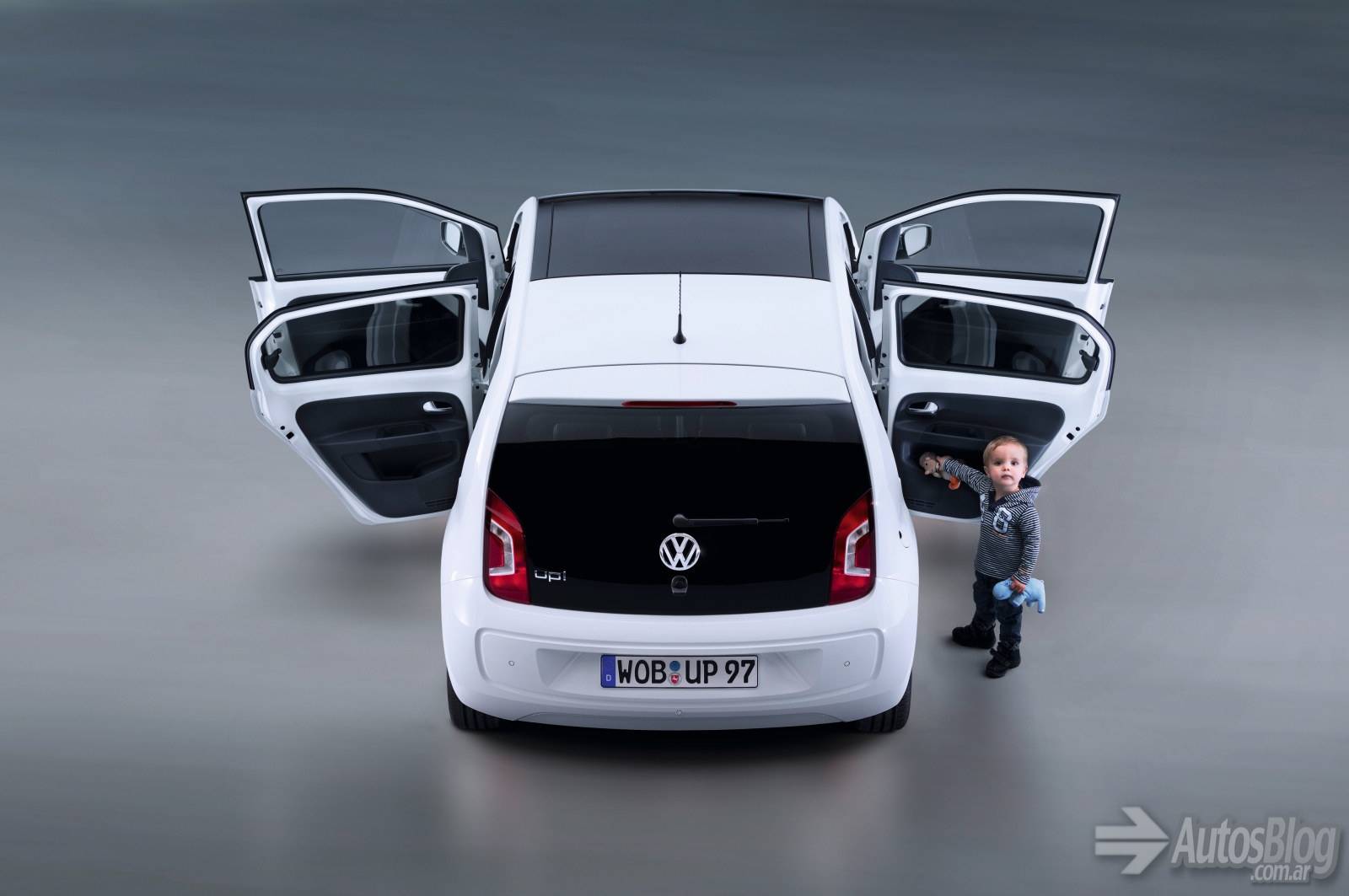 Volkswagen_VW_Up_5P-01