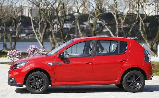 Renault-Sandero-GT-LIne-2013-Argentina-02