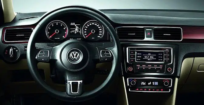 Volkswagen-New-Santana-02