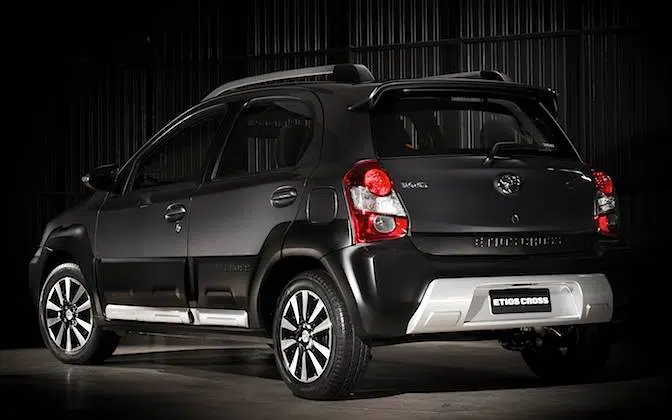 Toyota-Etios-Cross-003