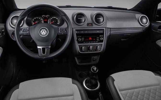 Volkswagen-Voyage-Evidence-2015-3