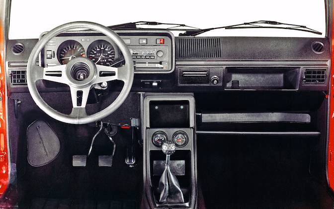 Volkswagen-Golf-GTI-MK1-1976-4