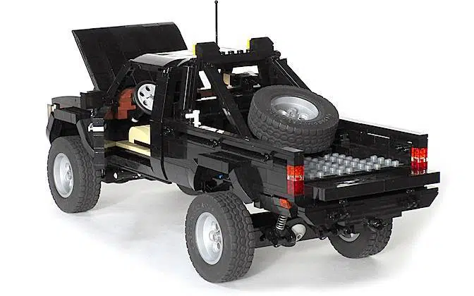 Toyota-Hilux-1980-Lego-1