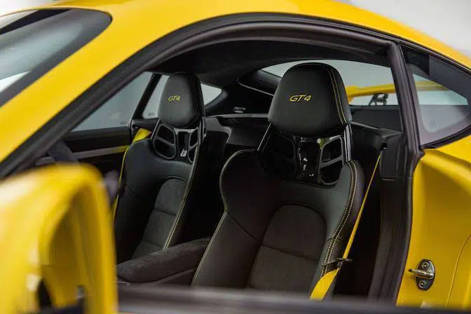 Porsche-Cayman-GT4-2