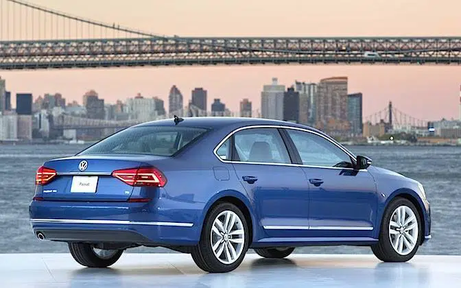 Volkswagen-Passat-MY2016-3