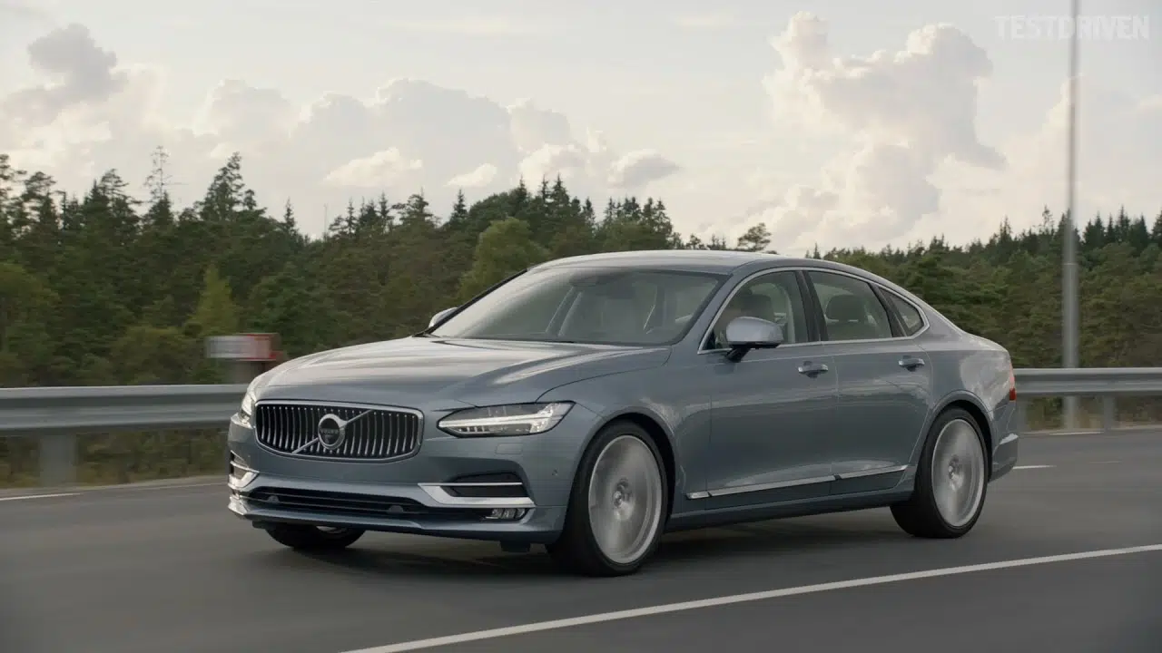 Video: El Nuevo Volvo S90, Ahora En Movimiento
