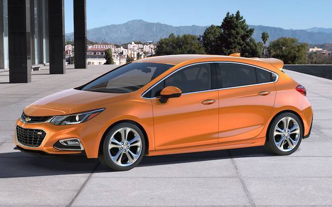 The 2017 Cruze Hatch offers the design, engineering and technological advancements of the 2016 Cruze sedan in a functional, sporty package with added cargo space.