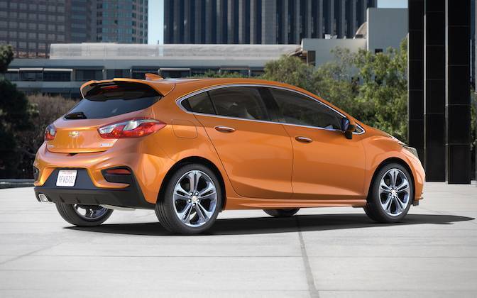 The 2017 Cruze Hatch offers the design, engineering and technological advancements of the 2016 Cruze sedan in a functional, sporty package with added cargo space.