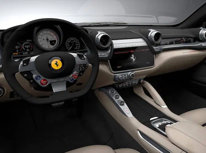 Ferrari-GTC4Lusso-2