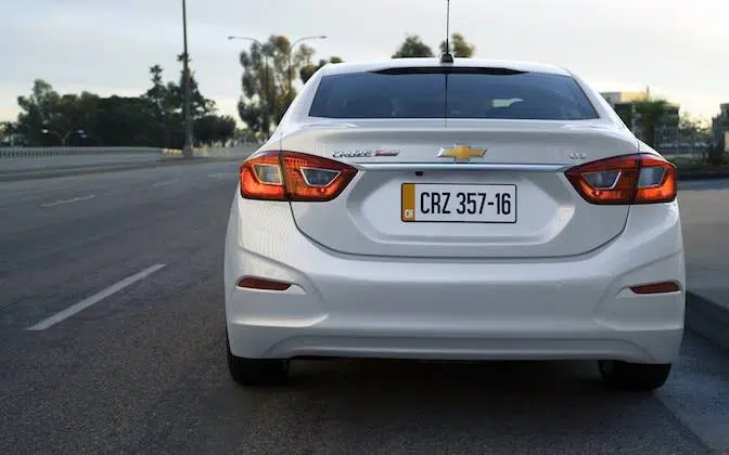 Chevrolet-Cruze-2017-3