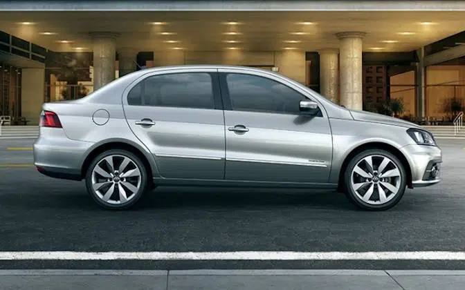 Volkswagen-Voyage-2017-1