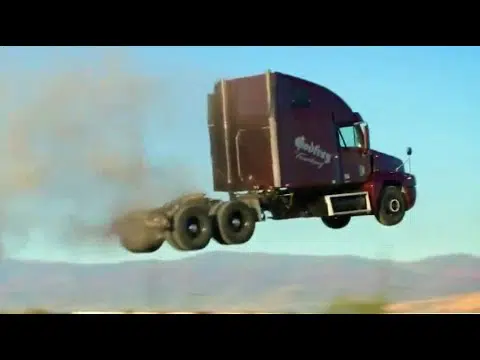 Vídeo: ¿quien Dijo Que Los Camiones No Pueden Saltar?